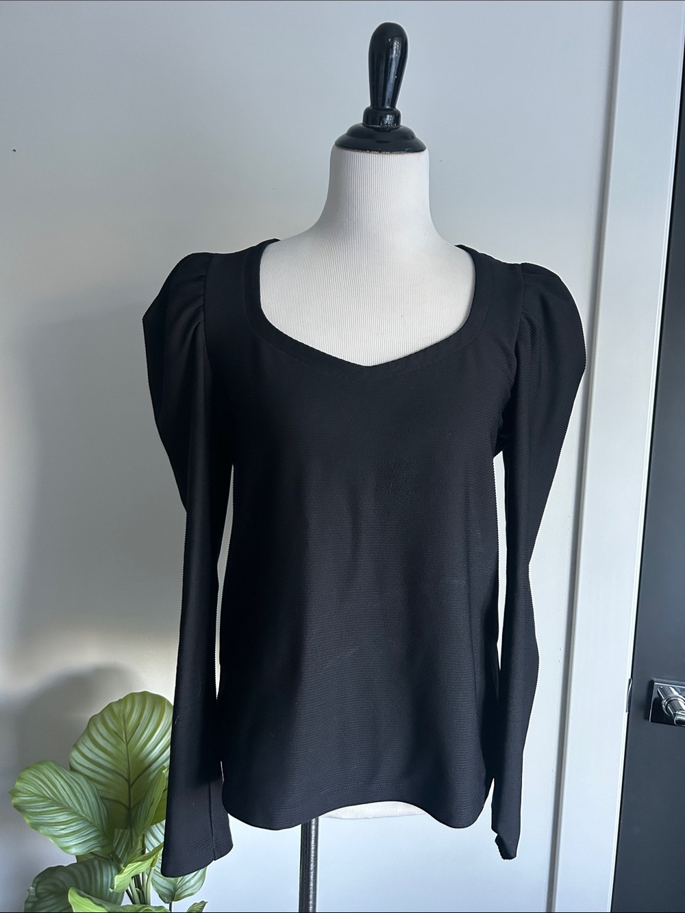 🖤Nine West M pleated shoulder scoop neck Black Long Sleeve Top